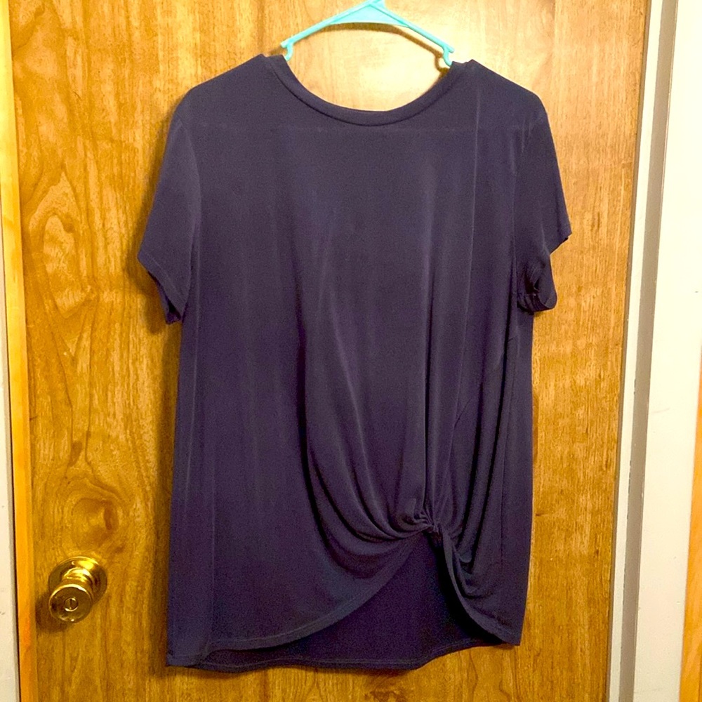 Navy blue active tee with scrunch front